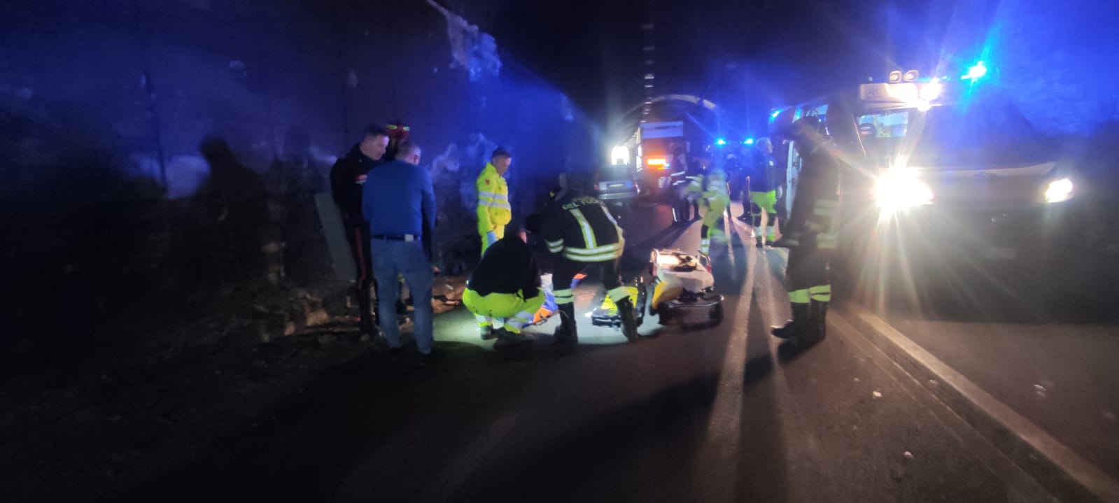 Auto contro moto all’interno della galleria Belvedere: un ferito