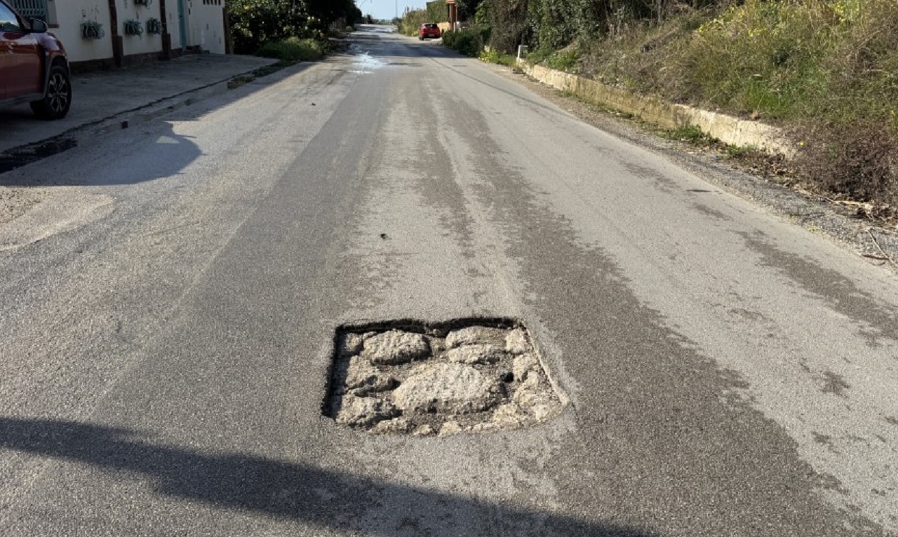 Rete fognaria nuova, in via Lido tombini trappole. Ma chi controlla i lavori eseguiti? (Galleria foto)