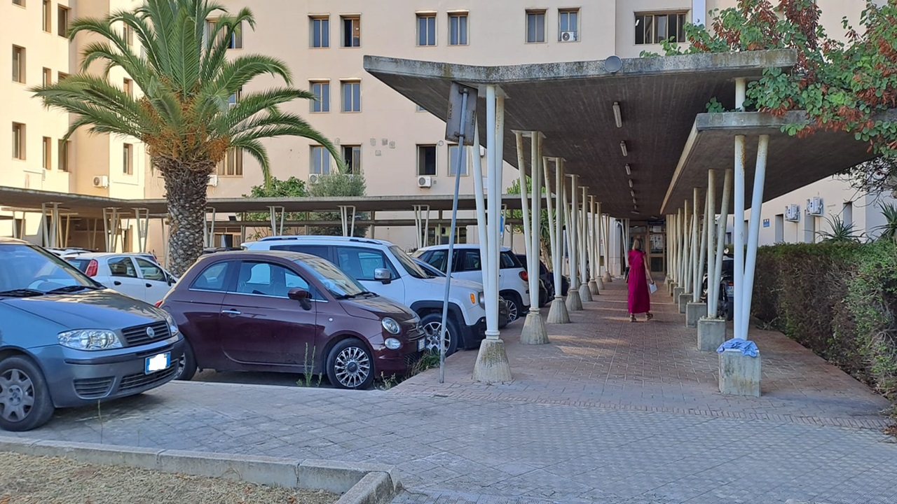 Contestata la scelta di spostare un malato in condizioni critiche verso un ospedale privo di...