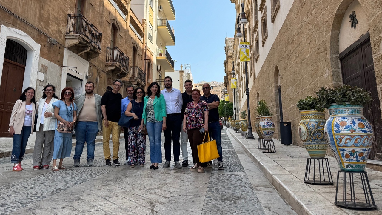 I cinque nuovi manufatti sono stati donati da Inner Wheel, associazione Sciacca Turismo, Museo Diffuso...