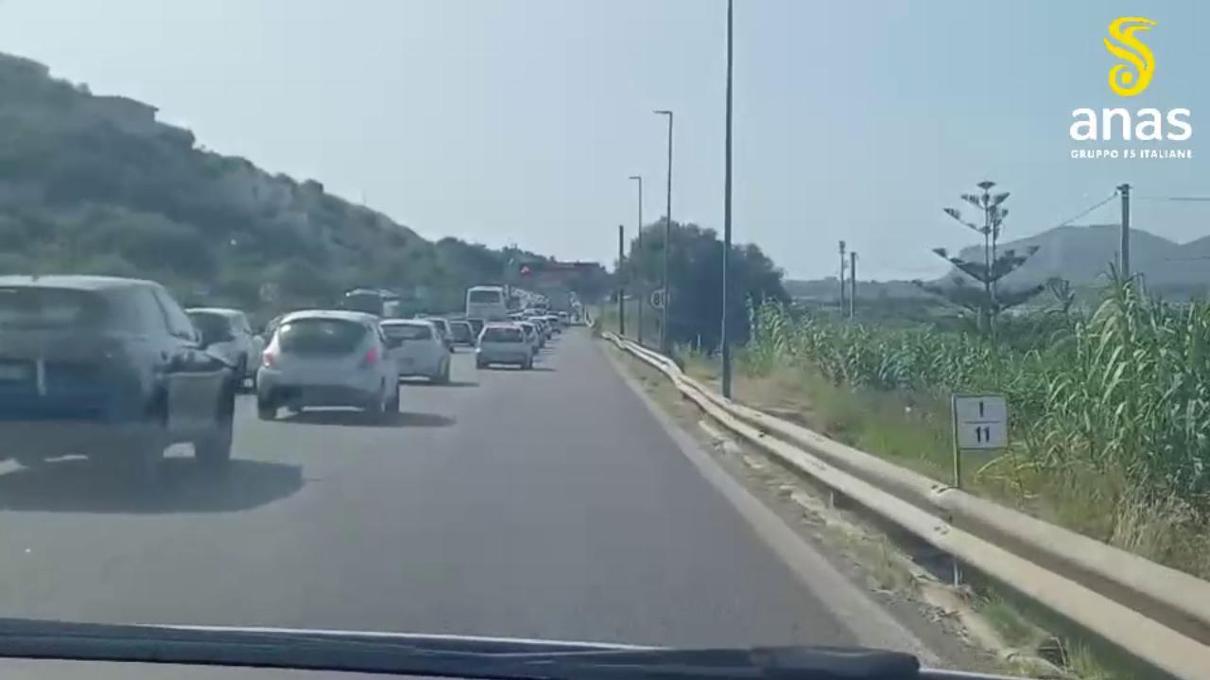 Il governatore ha chiesto la testa dei vertici siciliani dell’azienda, che replica così: “Molti ritardi...