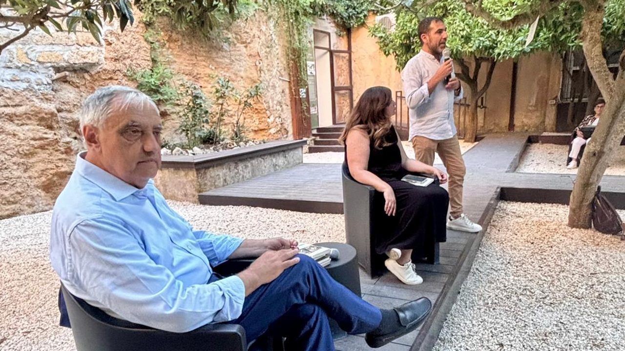 Nella conversazione con la giornalista Marilisa Della Monica, l’autore ha raccontato del suo rapporto con...