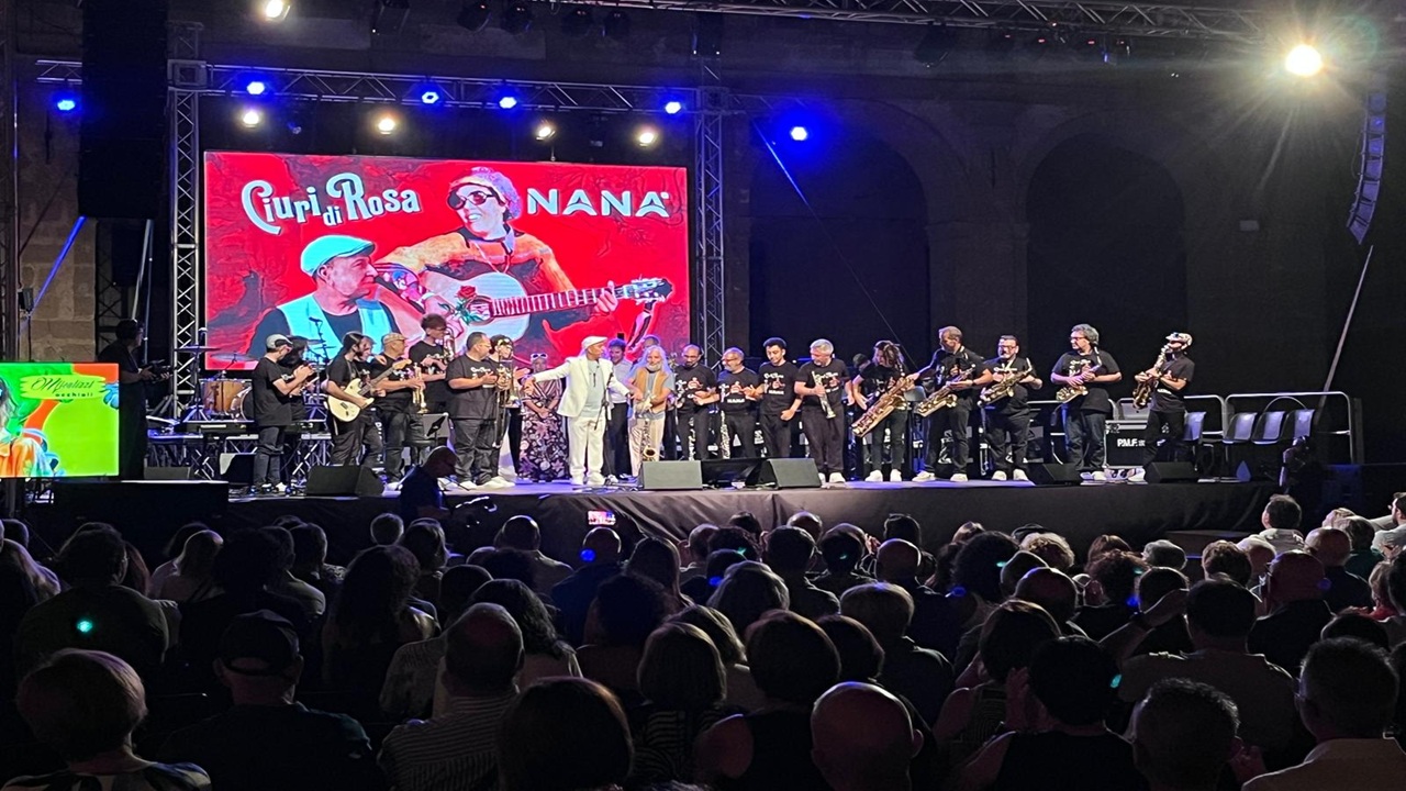 Dopo i brani di Rosa Balistreri, Nanà ha proposto pezzi che sono ormai inni alla...