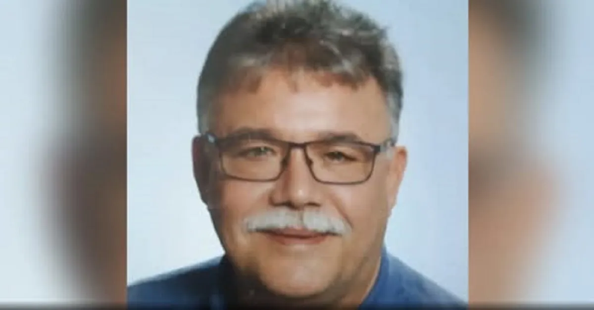 L’uomo, armato di coltello, avrebbe colpito prima la moglie da cui è separato, una 61enne,...