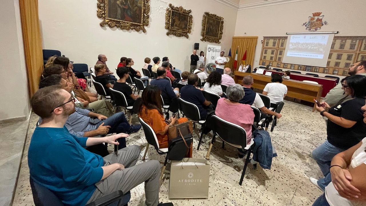 Il primo premio del contest dedicato a piazza Scandaliato è andato a Danilo Ignazio Russo....