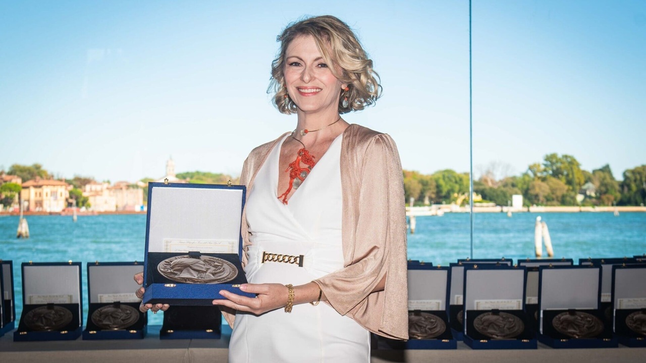 Artista orafa siciliana, Maestro d’Arte e Mestiere, custode di una tradizione preziosa, Laura Di Giovanna...