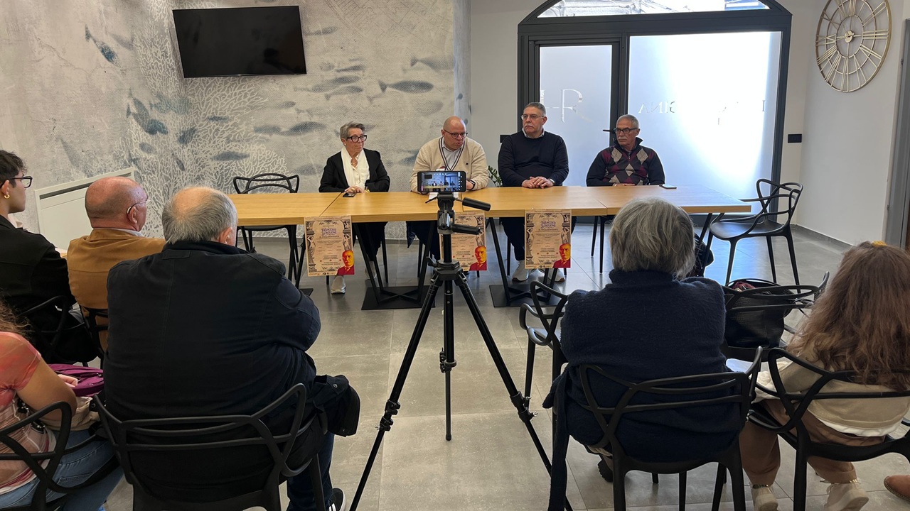 Lo spettacolo di Sipario 4 che ne racconta la storia. Oggi la città in peni...