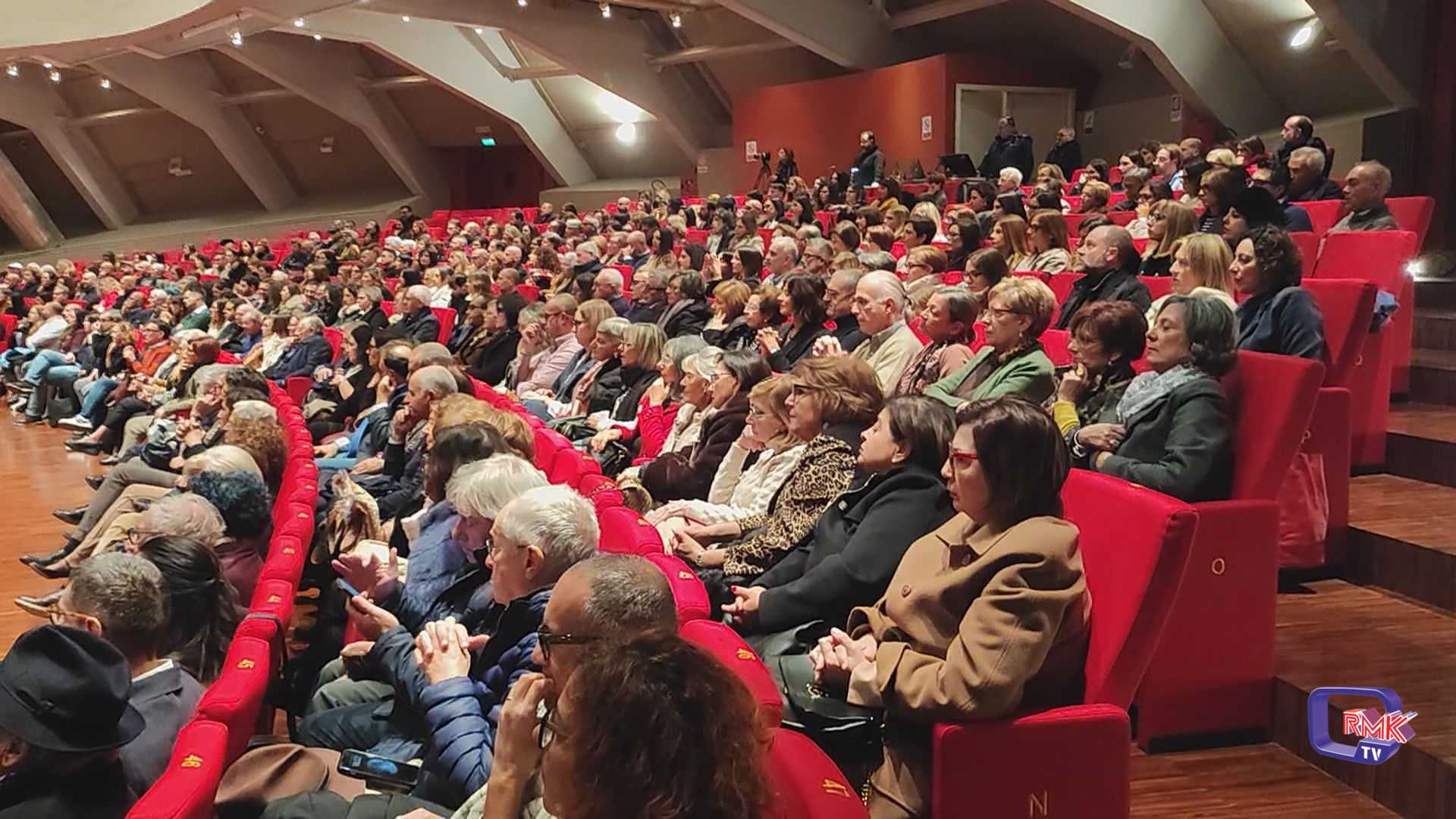 Monologhi e quadri scenici basati su storie vere e brani letterari, con un filo conduttore...