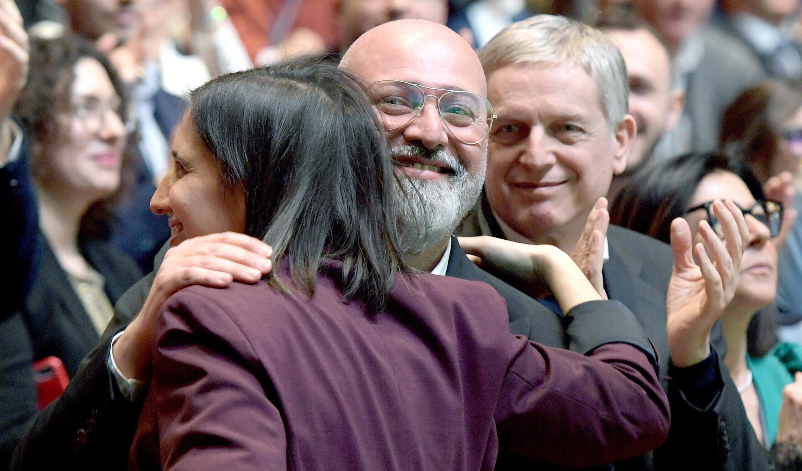 Nonostante le divergenze, il centrosinistra esce rinfrancato dal confronto in Senato. Una giornata che rinsalda...
