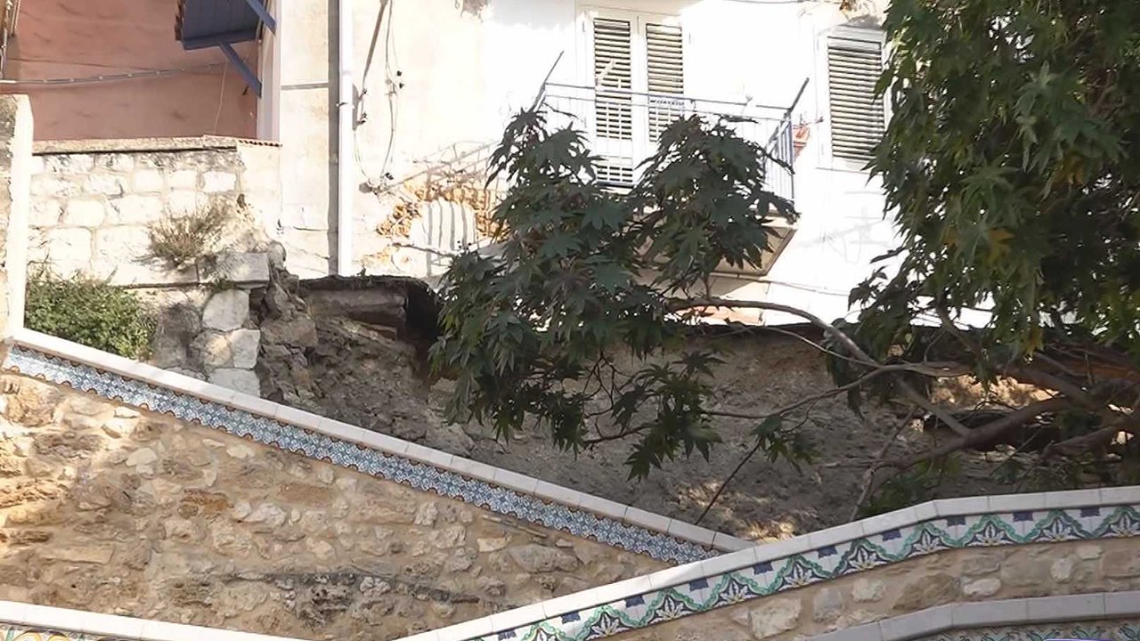 Lo scorso 15 gennaio si è verificata il grave cedimento del manto stradale in vicolo...